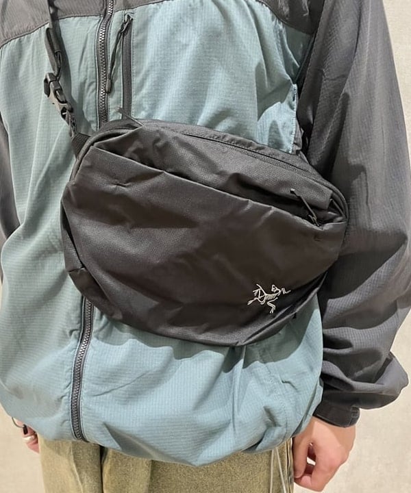 トラ吉さんの「BEAMS WOMEN｜ワイド テーパード デニム」を使ったコーディネート