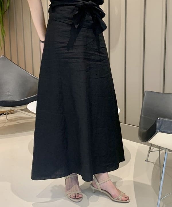松元 晴佳さんの「BEAMS WOMEN｜Demi-Luxe BEAMS / クロスストラップ サンダル」を使ったコーディネート