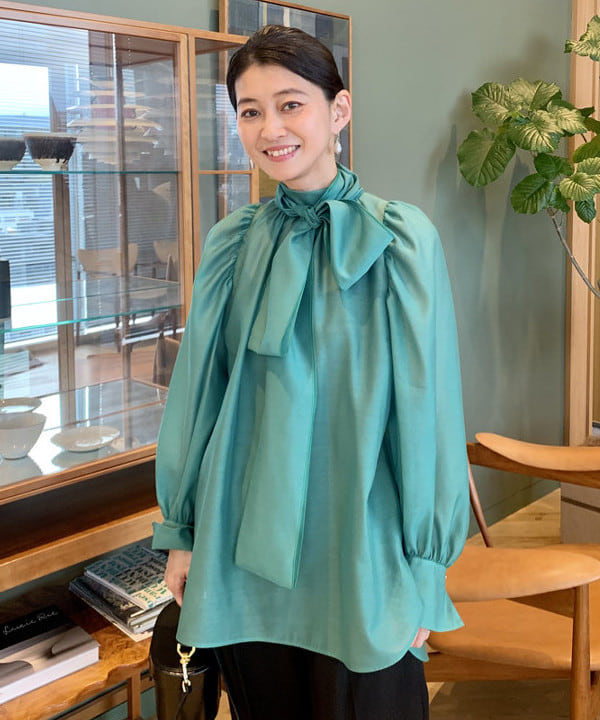 桑原 ふみさんの「BEAMS WOMEN｜オーガンジー リボンブラウス」を使ったコーディネート