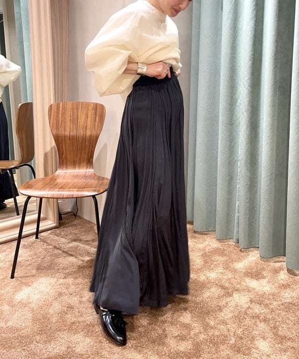 越智 里美さんの「BEAMS WOMEN｜GIANNI CHIARINI / CAMILLA レザートートバッグ」を使ったコーディネート