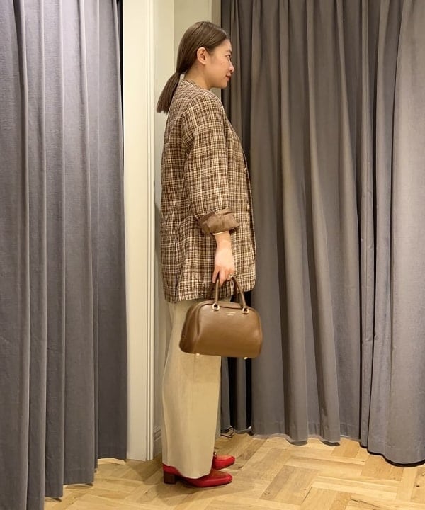 千田 静香さんの「BEAMS WOMEN｜CHRISTIAN VILLA / レザー ミニボストンバッグ」を使ったコーディネート