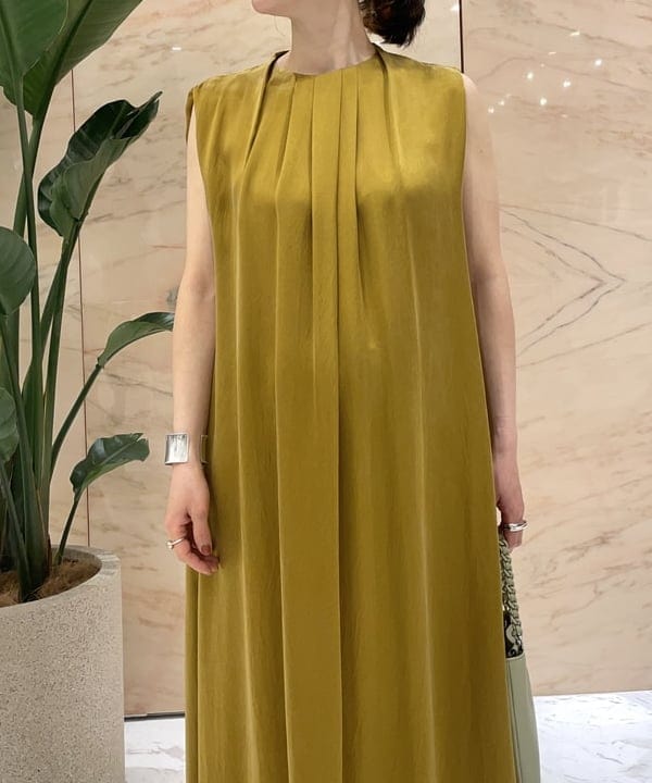 越智 里美さんの「BEAMS WOMEN｜GIANNI CHIARINI / CAMILLA レザートートバッグ」を使ったコーディネート