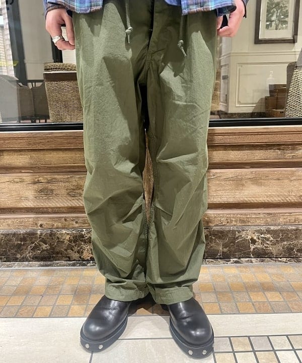 トラ吉さんの「BEAMS WOMEN｜BEAMS / コットン ナイロン オーバーパンツ」を使ったコーディネート