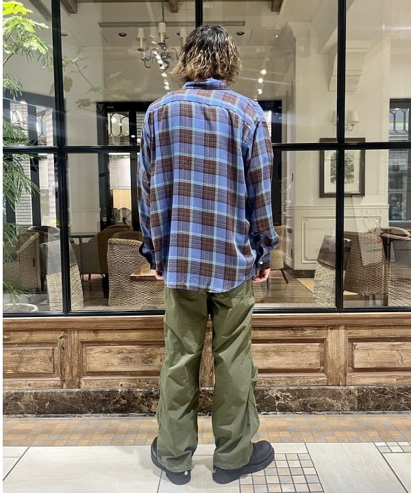 トラ吉さんの「BEAMS WOMEN｜BEAMS / コットン ナイロン オーバーパンツ」を使ったコーディネート