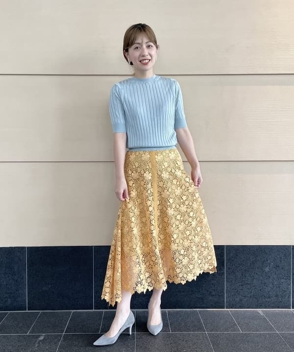 住吉　明佳さんの「BEAMS WOMEN｜ライト トレンチコート」を使ったコーディネート