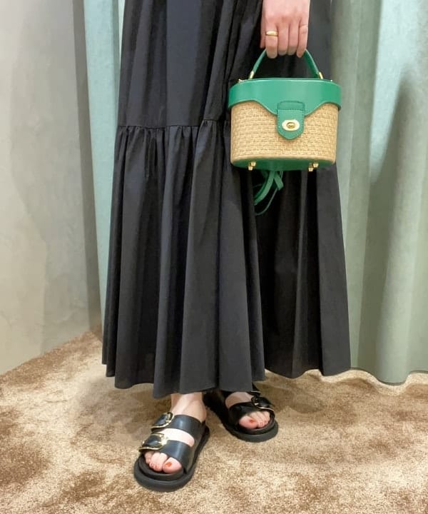 RIEKOさんの「BEAMS WOMEN｜CHRISTIAN VILLA × Demi-Luxe BEAMS / 別注 ストロー バニティーバッグ」を使ったコーディネート
