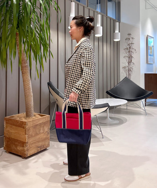 清水 彩乃さんの「BEAMS WOMEN｜L.L.Bean / Deep Bottom Deluxe Boat and Tote S」を使ったコーディネート