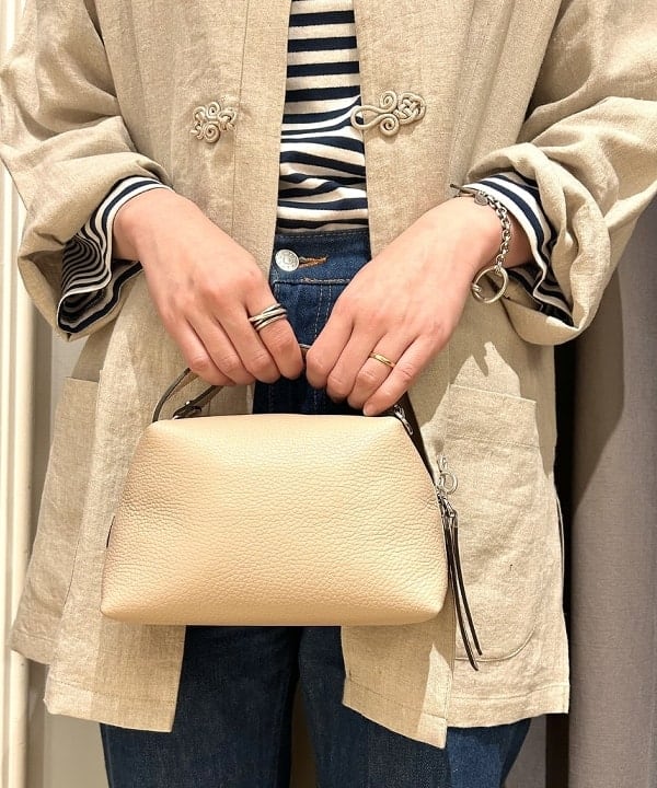 千田 静香さんの「BEAMS WOMEN｜GIANNI CHIARINI / ALIFA レザーショルダーバッグ S」を使ったコーディネート