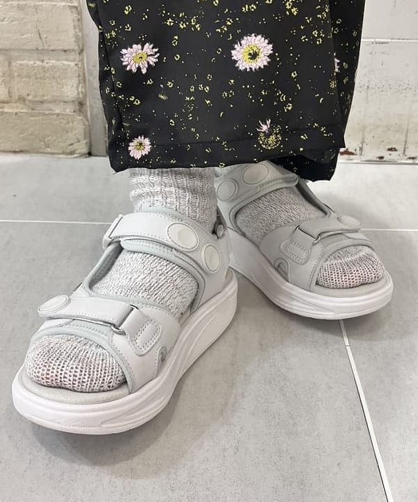 ちりこさんの「BEAMS WOMEN｜MBT / KISUMU CLASSIC」を使ったコーディネート