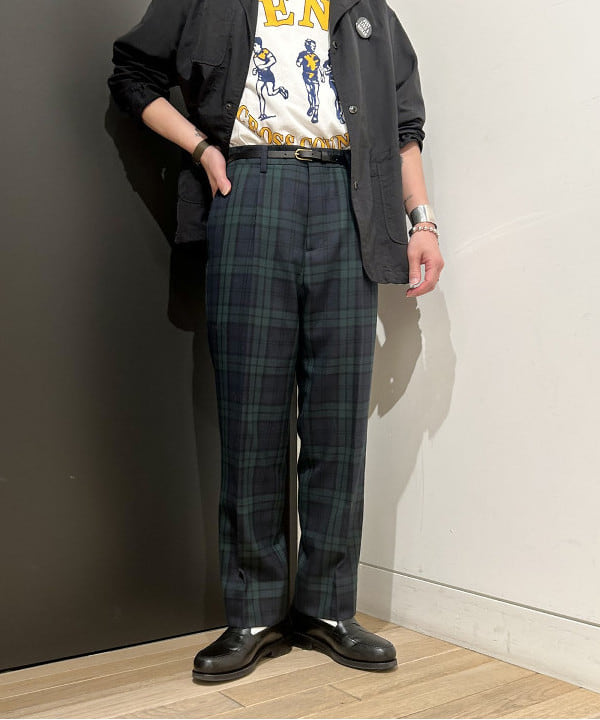 土田 達也さんの「BEAMS WOMEN｜BEAMS BOY / ポリエステル ウール シンチ バック スラックス」を使ったコーディネート