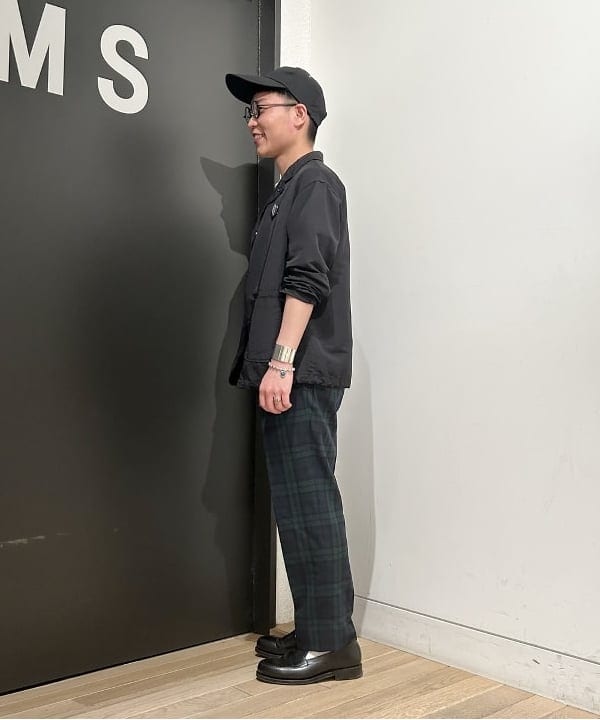 土田 達也さんの「BEAMS WOMEN｜BEAMS BOY / ポリエステル ウール シンチ バック スラックス」を使ったコーディネート