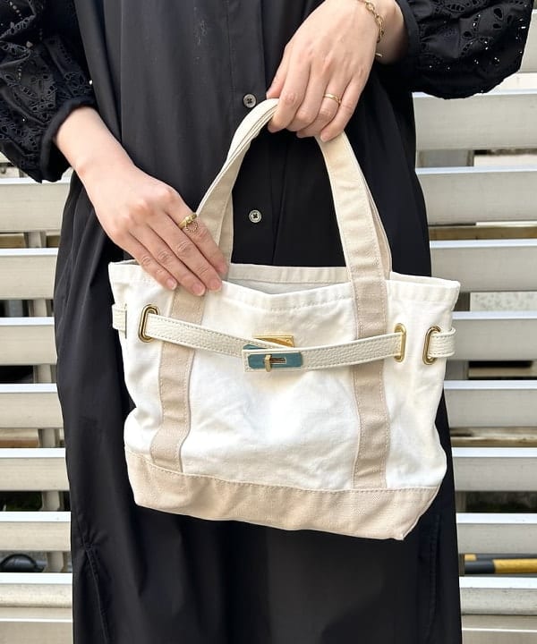 千田 静香さんの「BEAMS WOMEN｜【別注】TICCA / レース パフスリーブワンピース」を使ったコーディネート