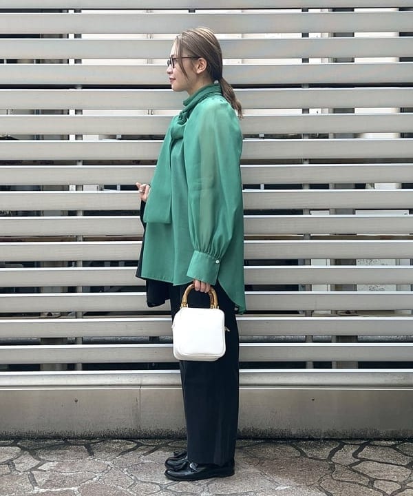 千田 静香さんの「BEAMS WOMEN｜オーガンジー リボンブラウス」を使ったコーディネート