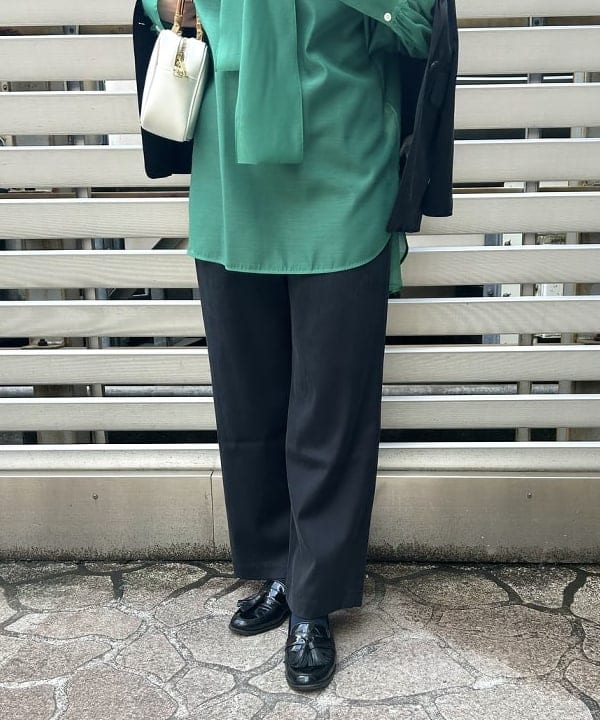 千田 静香さんの「BEAMS WOMEN｜オーガンジー リボンブラウス」を使ったコーディネート