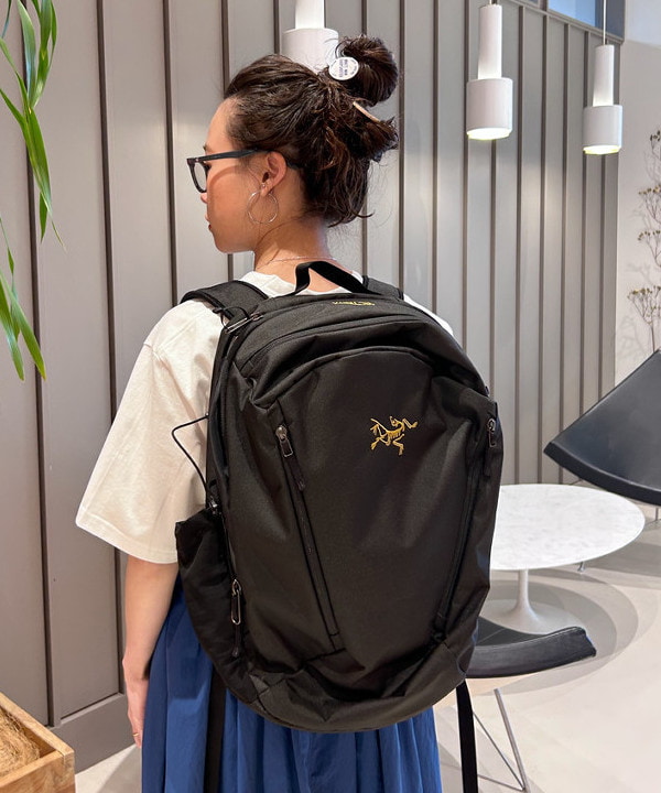 清水 彩乃さんの「BEAMS WOMEN｜ARC’TERYX / MANTIS 26 BACKPACK」を使ったコーディネート