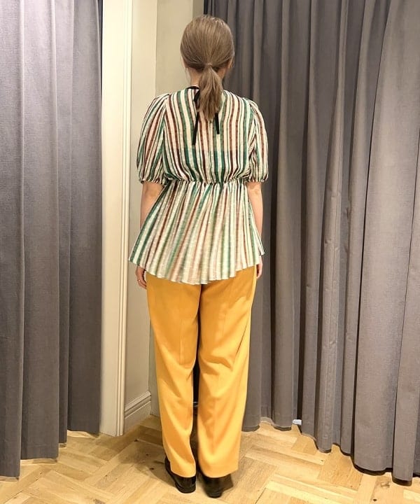 千田 静香さんの「BEAMS WOMEN｜Demi-Luxe BEAMS / ドビークロス タックパンツ」を使ったコーディネート