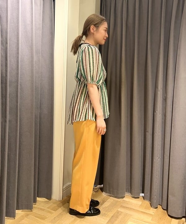 千田 静香さんの「BEAMS WOMEN｜Demi-Luxe BEAMS / ドビークロス タックパンツ」を使ったコーディネート
