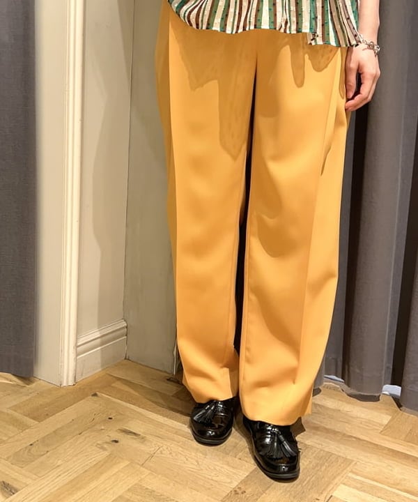 千田 静香さんの「BEAMS WOMEN｜Demi-Luxe BEAMS / ドビークロス タックパンツ」を使ったコーディネート