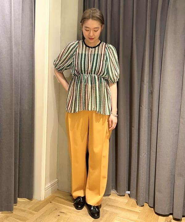 千田 静香さんの「BEAMS WOMEN｜Demi-Luxe BEAMS / ドビークロス タックパンツ」を使ったコーディネート