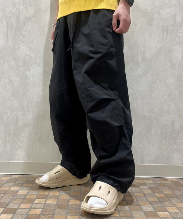 トラ吉さんの「BEAMS WOMEN｜BEAMS / コットン ナイロン オーバーパンツ」を使ったコーディネート