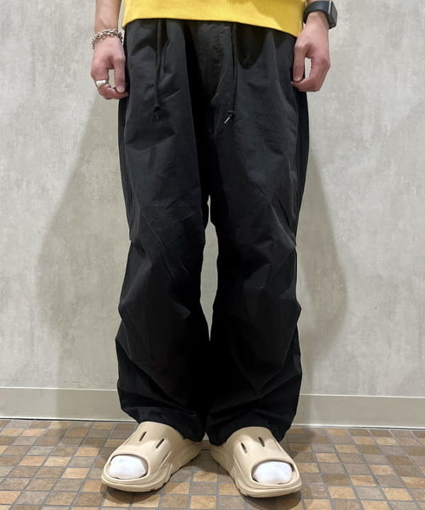 トラ吉さんの「BEAMS WOMEN｜BEAMS / コットン ナイロン オーバーパンツ」を使ったコーディネート