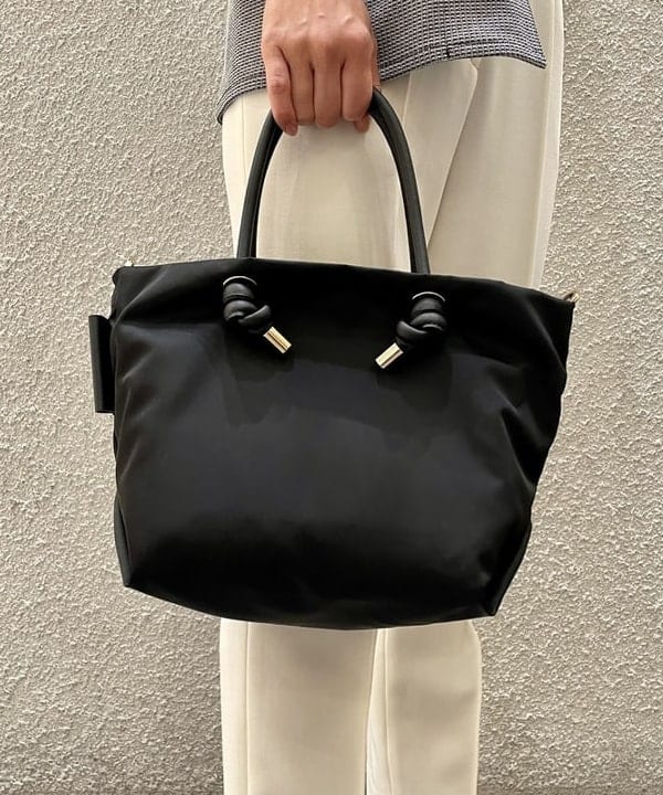 五十峯 さよさんの「BEAMS WOMEN｜VIOLAd’ORO / BIANCA ナイロン トートバッグ S」を使ったコーディネート