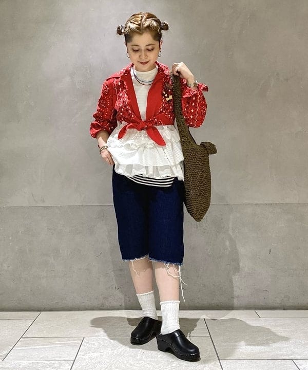 吉野 多恵さんの「BEAMS WOMEN｜BEAMS BOY / ラメ リブ クルー ソックス NEW」を使ったコーディネート