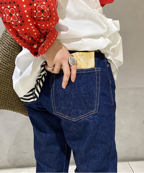 吉野 多恵さんの「BEAMS WOMEN｜BEAMS BOY / ラメ リブ クルー ソックス NEW」を使ったコーディネート