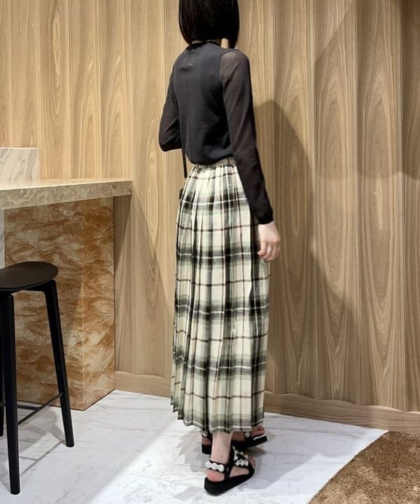 山田 千遥さんの「BEAMS WOMEN｜CHRISTIAN VILLA × Demi-Luxe BEAMS / 別注 ストロー バニティーバッグ」を使ったコーディネート