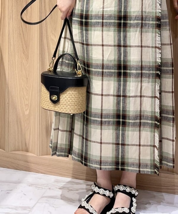 山田 千遥さんの「BEAMS WOMEN｜CHRISTIAN VILLA × Demi-Luxe BEAMS / 別注 ストロー バニティーバッグ」を使ったコーディネート