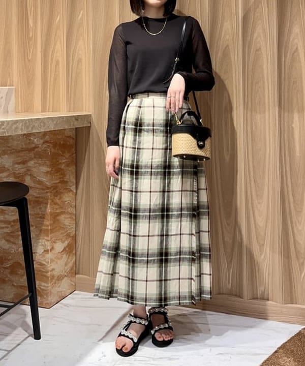 山田 千遥さんの「BEAMS WOMEN｜CHRISTIAN VILLA × Demi-Luxe BEAMS / 別注 ストロー バニティーバッグ」を使ったコーディネート
