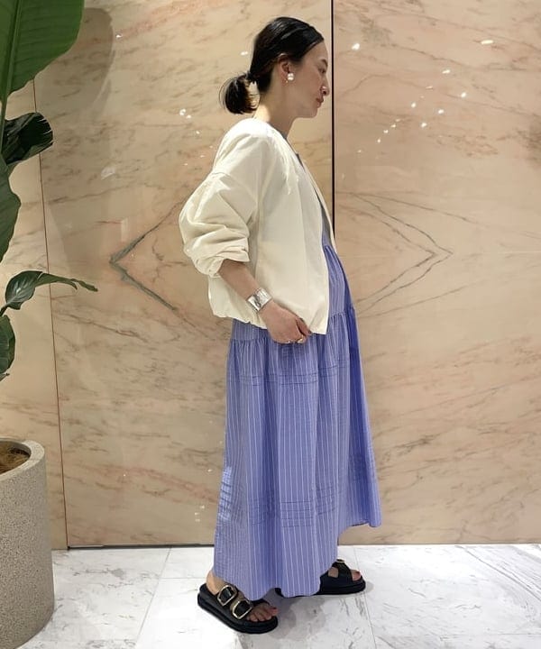 越智 里美さんの「BEAMS WOMEN｜Demi-Luxe BEAMS / リップル ティアードワンピース」を使ったコーディネート