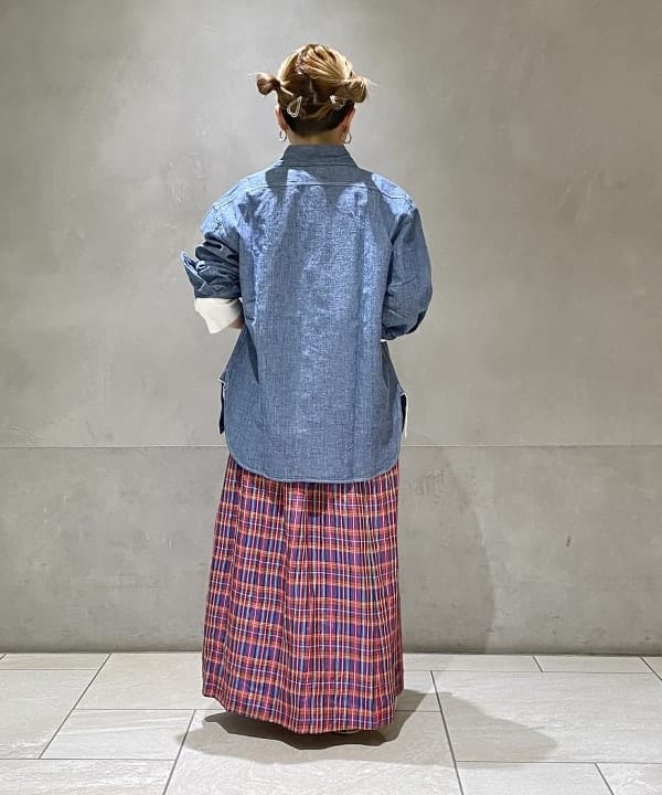 吉野 多恵さんの「BEAMS WOMEN｜【別注】BUZZ RICKSON'S / シャンブレー ロングスリーブ シャツ」を使ったコーディネート