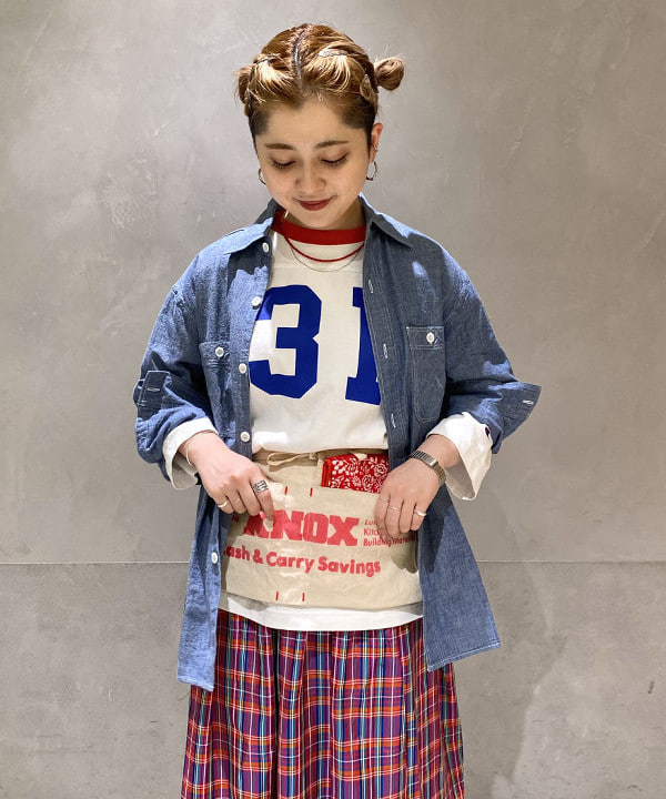 吉野 多恵さんの「BEAMS WOMEN｜【別注】BUZZ RICKSON'S / シャンブレー ロングスリーブ シャツ」を使ったコーディネート