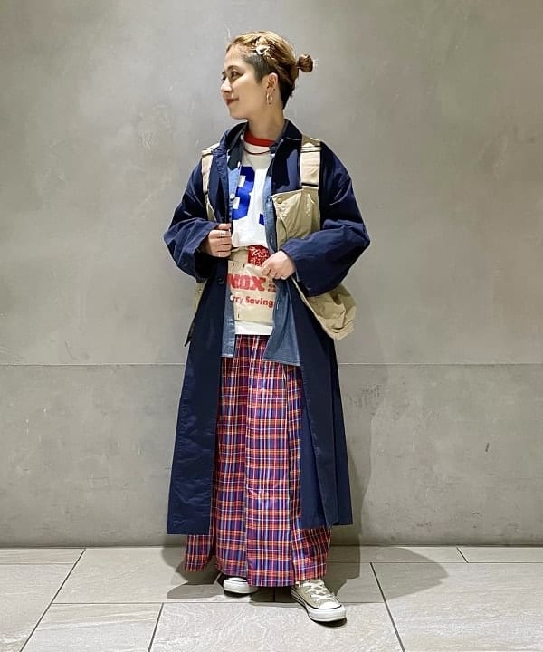 吉野 多恵さんの「BEAMS WOMEN｜【別注】BUZZ RICKSON'S / シャンブレー ロングスリーブ シャツ」を使ったコーディネート