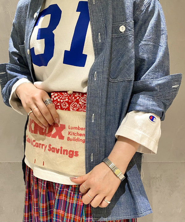 吉野 多恵さんの「BEAMS WOMEN｜【別注】BUZZ RICKSON'S / シャンブレー ロングスリーブ シャツ」を使ったコーディネート