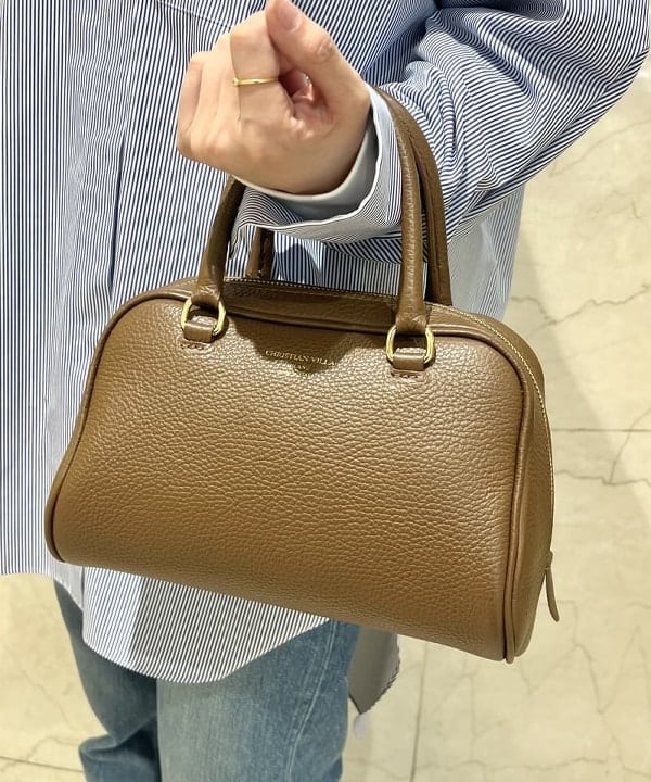篠崎 香月さんの「BEAMS WOMEN｜CHRISTIAN VILLA / レザー ミニボストンバッグ」を使ったコーディネート