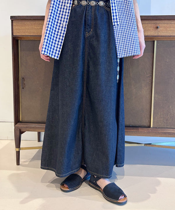 清水 彩乃さんの「BEAMS WOMEN｜デニム 5ポケット マキシスカート」を使ったコーディネート