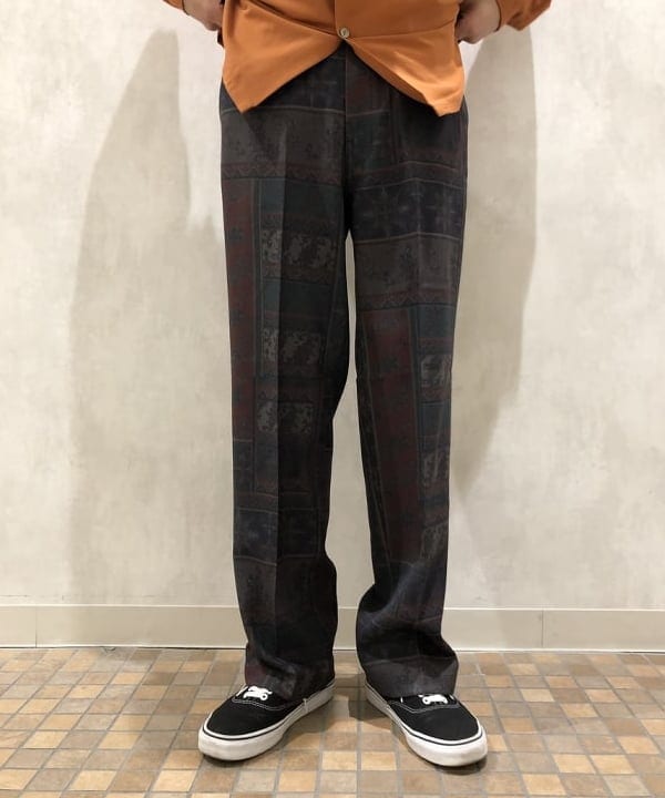 BANさんの「BEAMS WOMEN｜BEAMS / プリント ピンタック スラックス」を使ったコーディネート