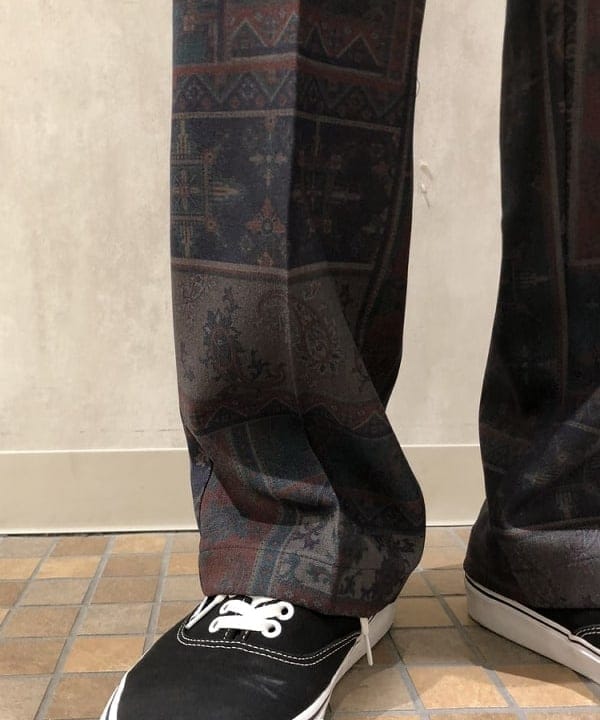 BANさんの「BEAMS WOMEN｜BEAMS / プリント ピンタック スラックス」を使ったコーディネート