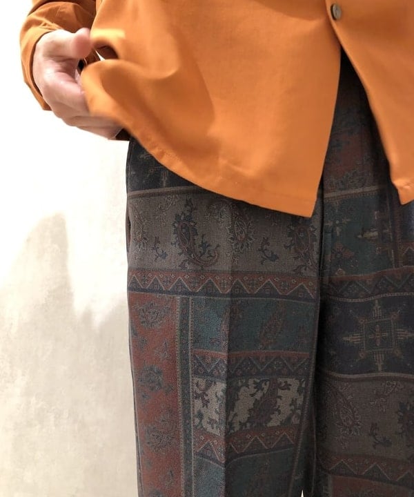 BANさんの「BEAMS WOMEN｜BEAMS / プリント ピンタック スラックス」を使ったコーディネート