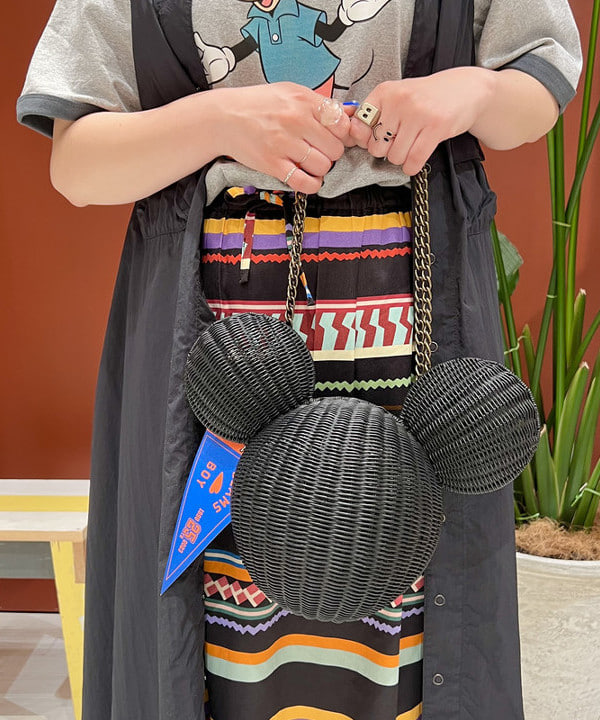 エノモト アミさんの「BEAMS WOMEN｜BEAMS BOY 25th別注 / Disney Rattan Bascket」を使ったコーディネート