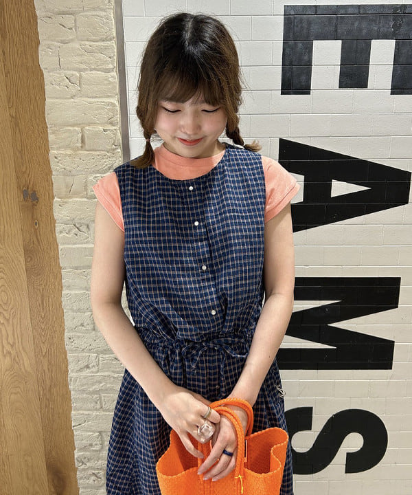 小原 もこさんの「BEAMS WOMEN｜ナバルボーダー ビッグ ボートネック カットソー」を使ったコーディネート