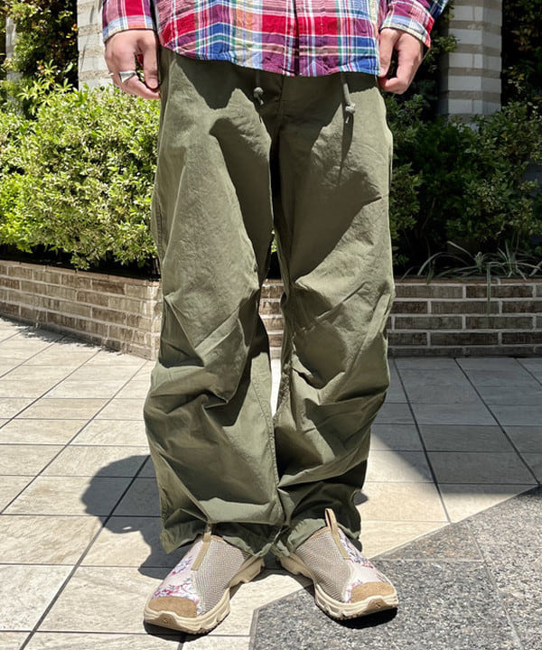 トラ吉さんの「BEAMS WOMEN｜BEAMS / コットン ナイロン オーバーパンツ」を使ったコーディネート