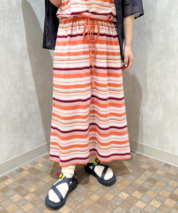 るーたまさんの「BEAMS WOMEN｜BEAMS BOY / マルチボーダー キャミソール ワンピース23SS」を使ったコーディネート