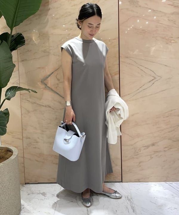越智 里美さんの「BEAMS WOMEN｜【別注】SLOANE / コットン天竺 フレンチスリーブ ワンピース」を使ったコーディネート