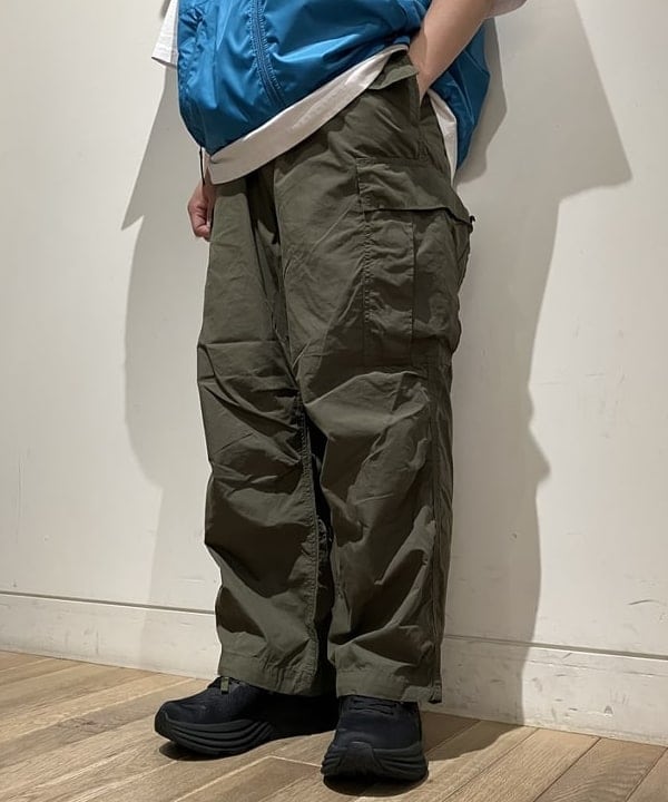 滝沢 一喜さんの「BEAMS WOMEN｜BEAMS / ビッグ 6ポケット カーゴパンツ」を使ったコーディネート