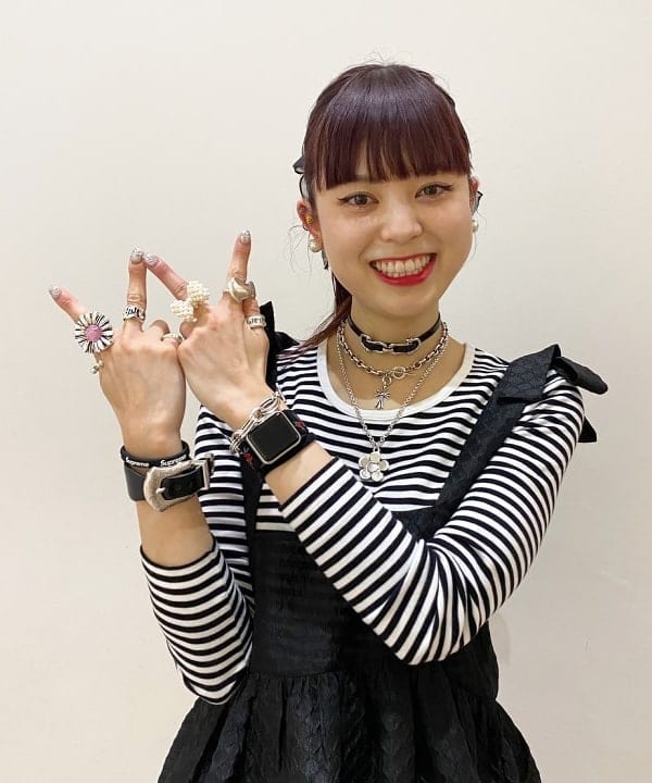 りかちょび/岸本梨佳さんの「BEAMS WOMEN｜Otro Accesorio / フラワー リング」を使ったコーディネート