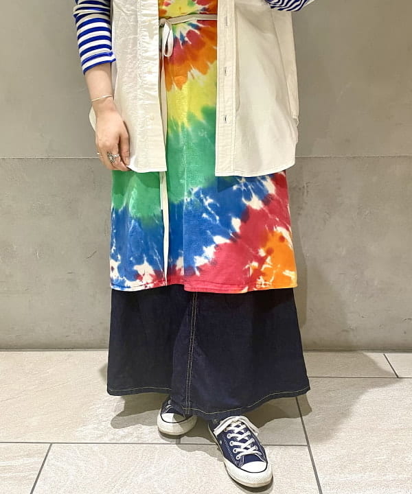 吉野 多恵さんの「BEAMS WOMEN｜デニム 5ポケット マキシスカート」を使ったコーディネート