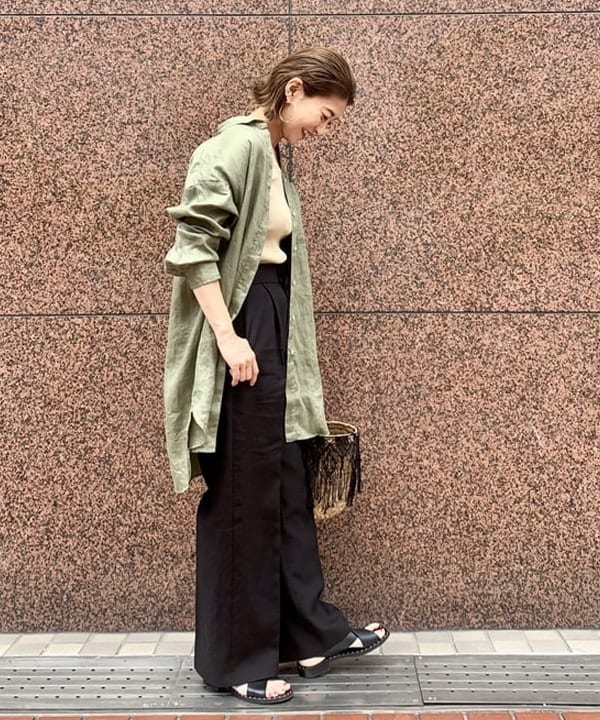 桑原 ふみさんの「BEAMS WOMEN｜MARCHER &times; Demi-Luxe BEAMS / 別注 タッセル編み かごバッグ」を使ったコーディネート